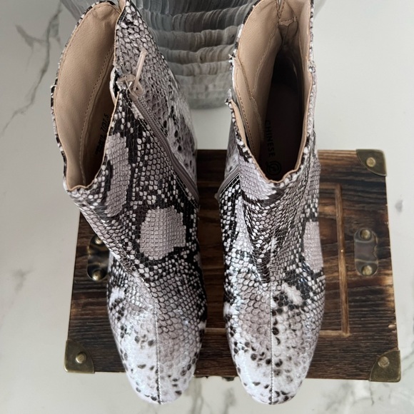 Chinese Laundry Daria Block Heel Booties - Picture 7 of 12